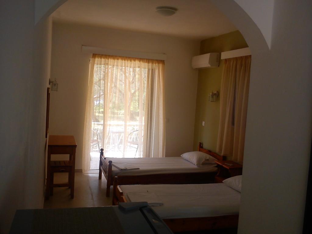 Elaia Resorts Perama  Rum bild